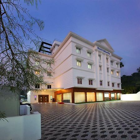 Hotel Sidhartha Chalakudy Kizhake Chālakudi エクステリア 写真