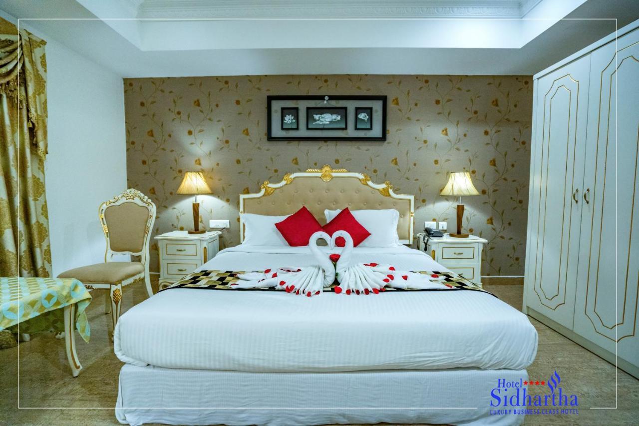 Hotel Sidhartha Chalakudy Kizhake Chālakudi エクステリア 写真