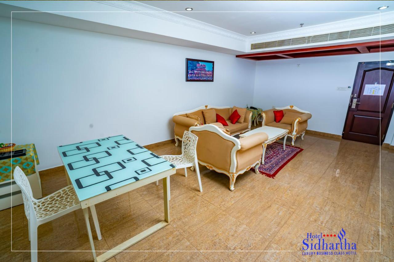 Hotel Sidhartha Chalakudy Kizhake Chālakudi エクステリア 写真
