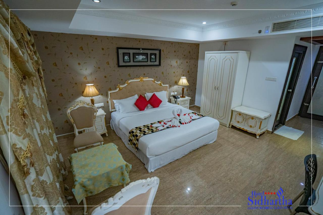 Hotel Sidhartha Chalakudy Kizhake Chālakudi エクステリア 写真