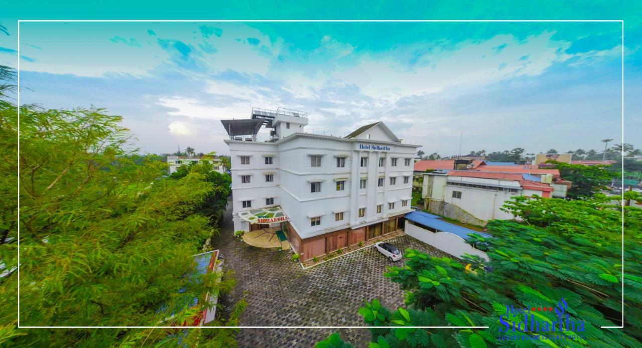 Hotel Sidhartha Chalakudy Kizhake Chālakudi エクステリア 写真