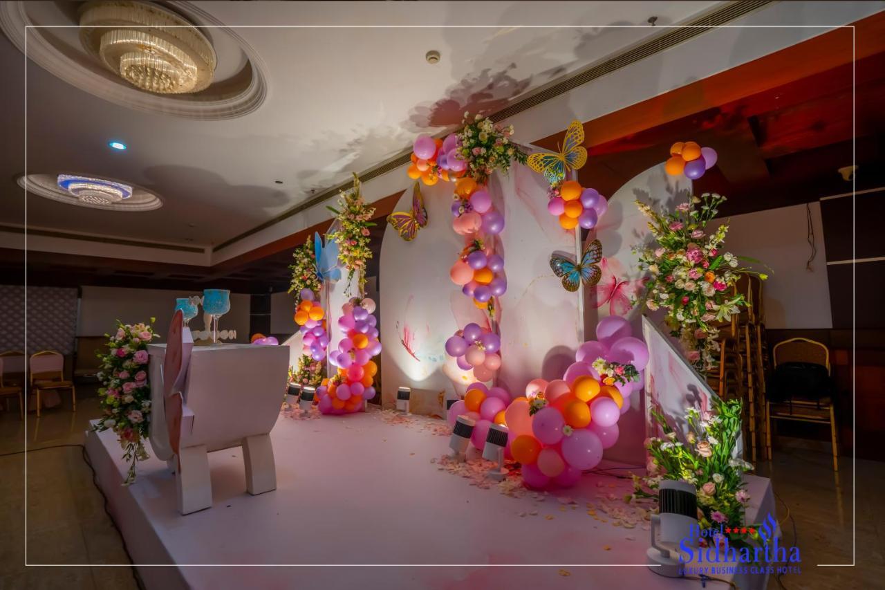 Hotel Sidhartha Chalakudy Kizhake Chālakudi エクステリア 写真