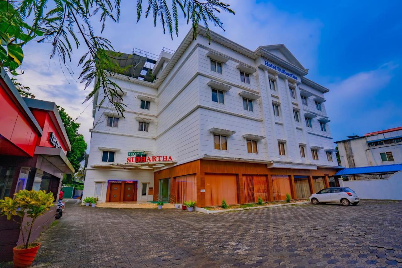 Hotel Sidhartha Chalakudy Kizhake Chālakudi エクステリア 写真