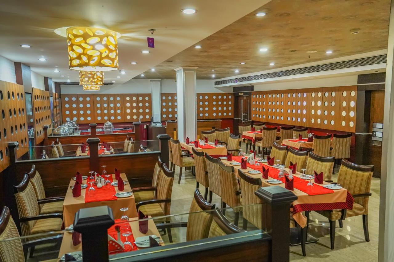 Hotel Sidhartha Chalakudy Kizhake Chālakudi エクステリア 写真