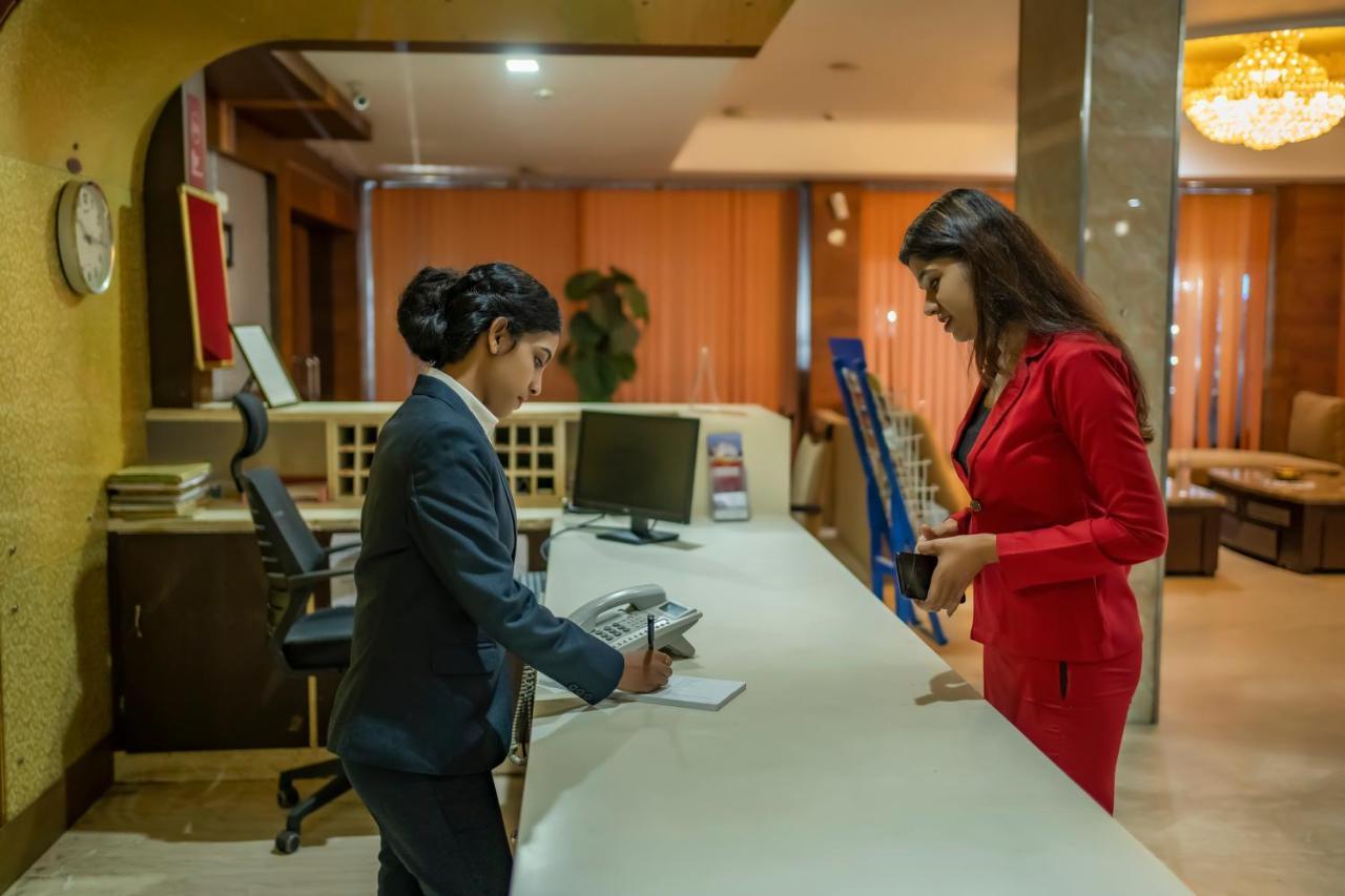 Hotel Sidhartha Chalakudy Kizhake Chālakudi エクステリア 写真