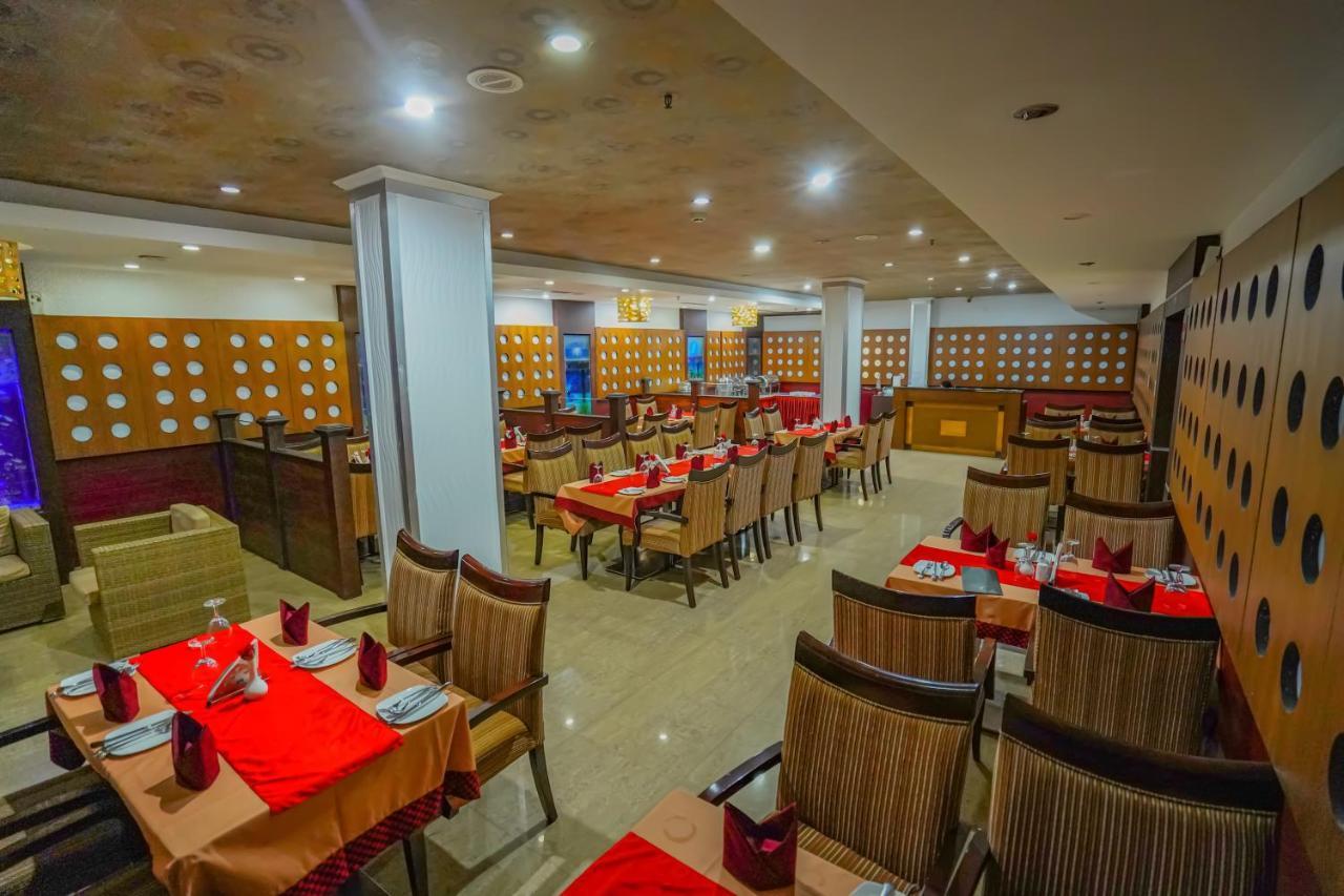 Hotel Sidhartha Chalakudy Kizhake Chālakudi エクステリア 写真