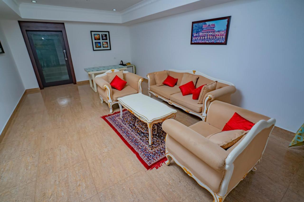 Hotel Sidhartha Chalakudy Kizhake Chālakudi エクステリア 写真