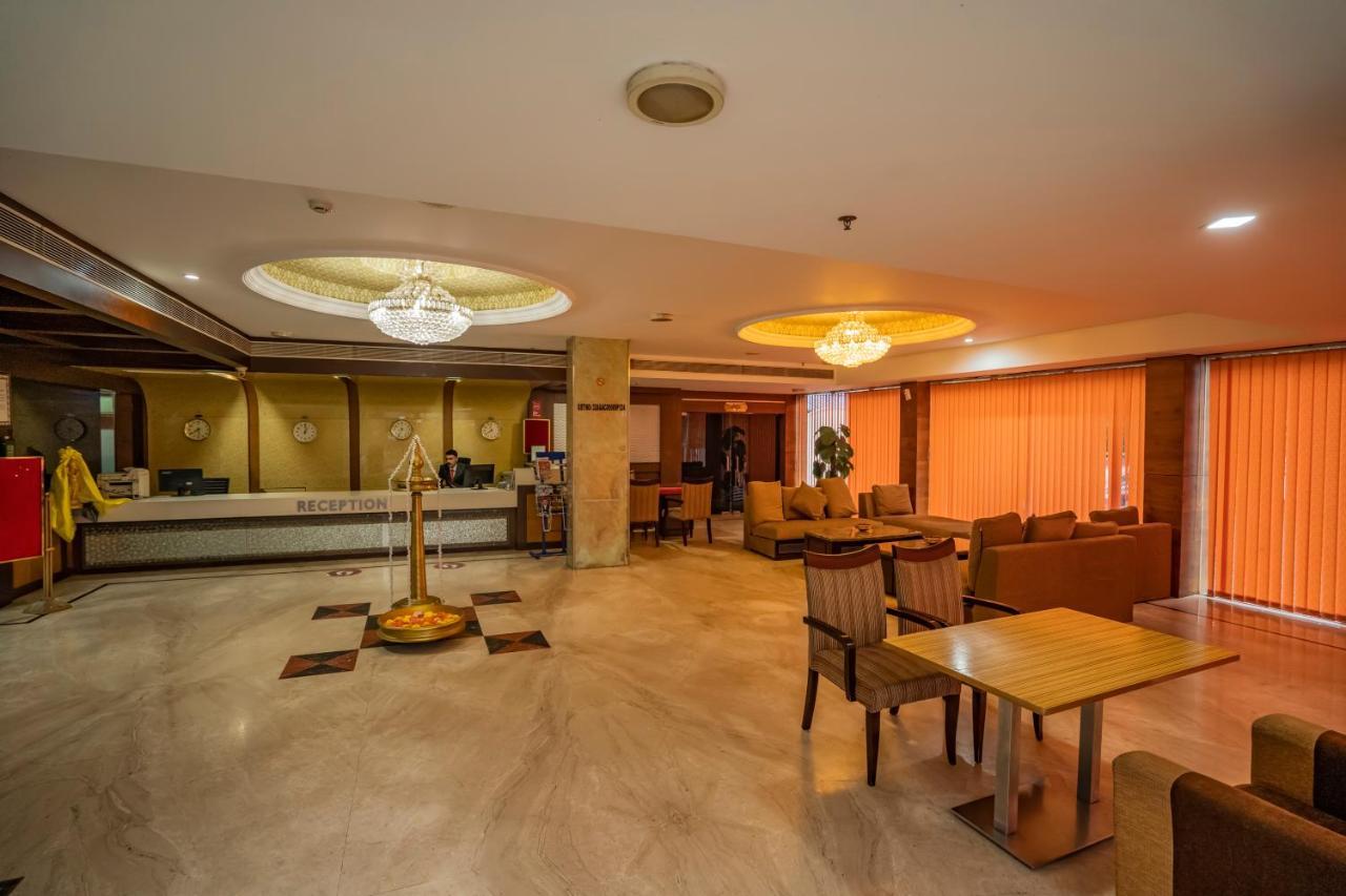 Hotel Sidhartha Chalakudy Kizhake Chālakudi エクステリア 写真
