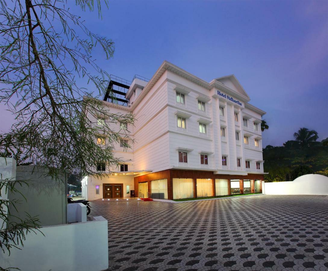 Hotel Sidhartha Chalakudy Kizhake Chālakudi エクステリア 写真
